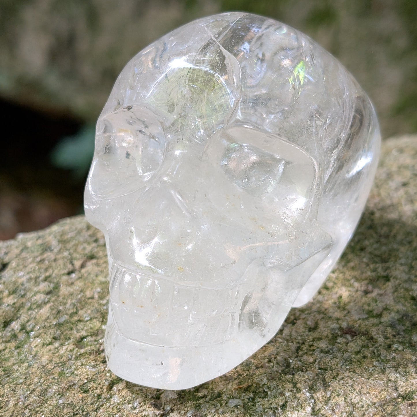 Kristallschädel "Meister des Lichts" aus klarem Bergkristall.