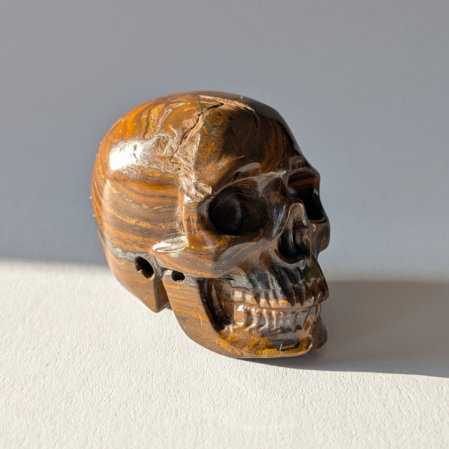 Kristallschädel Reowys Tigereisen 101g rot gold schwarz gestreift