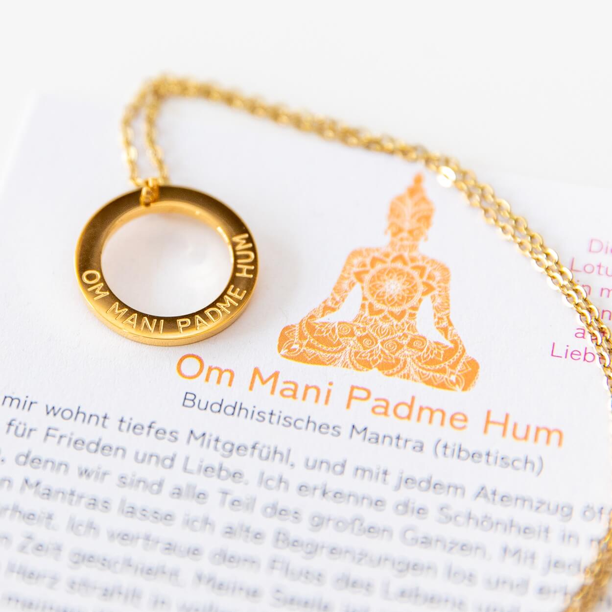 Vergoldete Om-Mani-Padme-Hum-Kette von Divasya-Yoga mit Mantra-Gravur