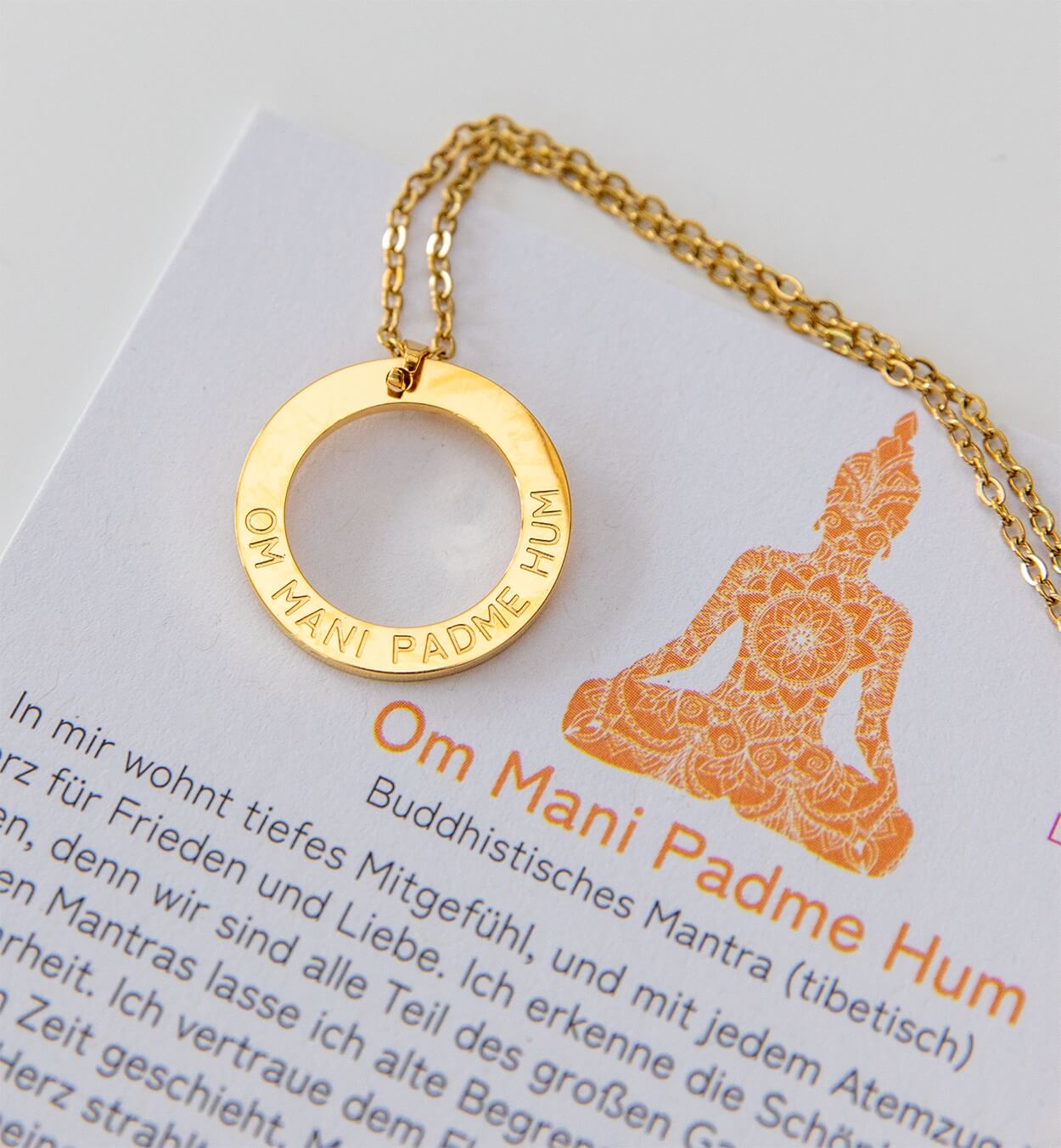 Produktansicht der vergoldeten Om-Mani-Padme-Hum-Kette