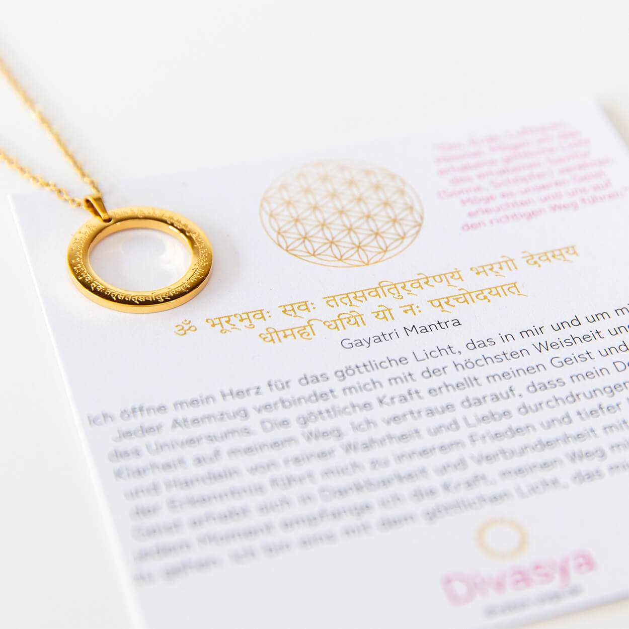 Produktansicht der vergoldeten Gayatri-Mantra-Kette