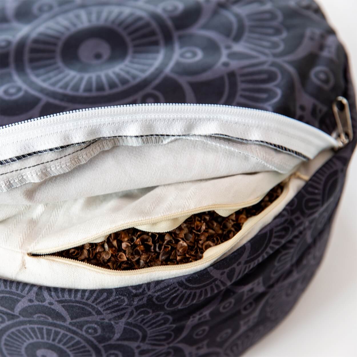 Abnehmbarer Bezug und Innensack mit Buchweizenschalen
