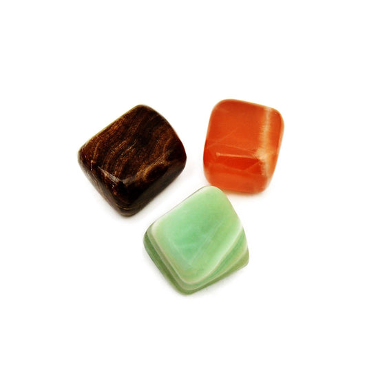 Naturverbindungs-Kristallset mit Pistazien-Calcit, Honig-Calcit und Schokoladen-Calcit.