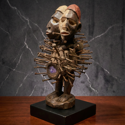 Nkisi Nkonde Fetisch Statue Kongo Januskopf Nägel Voodoo Schutzfigur Temple of Desire