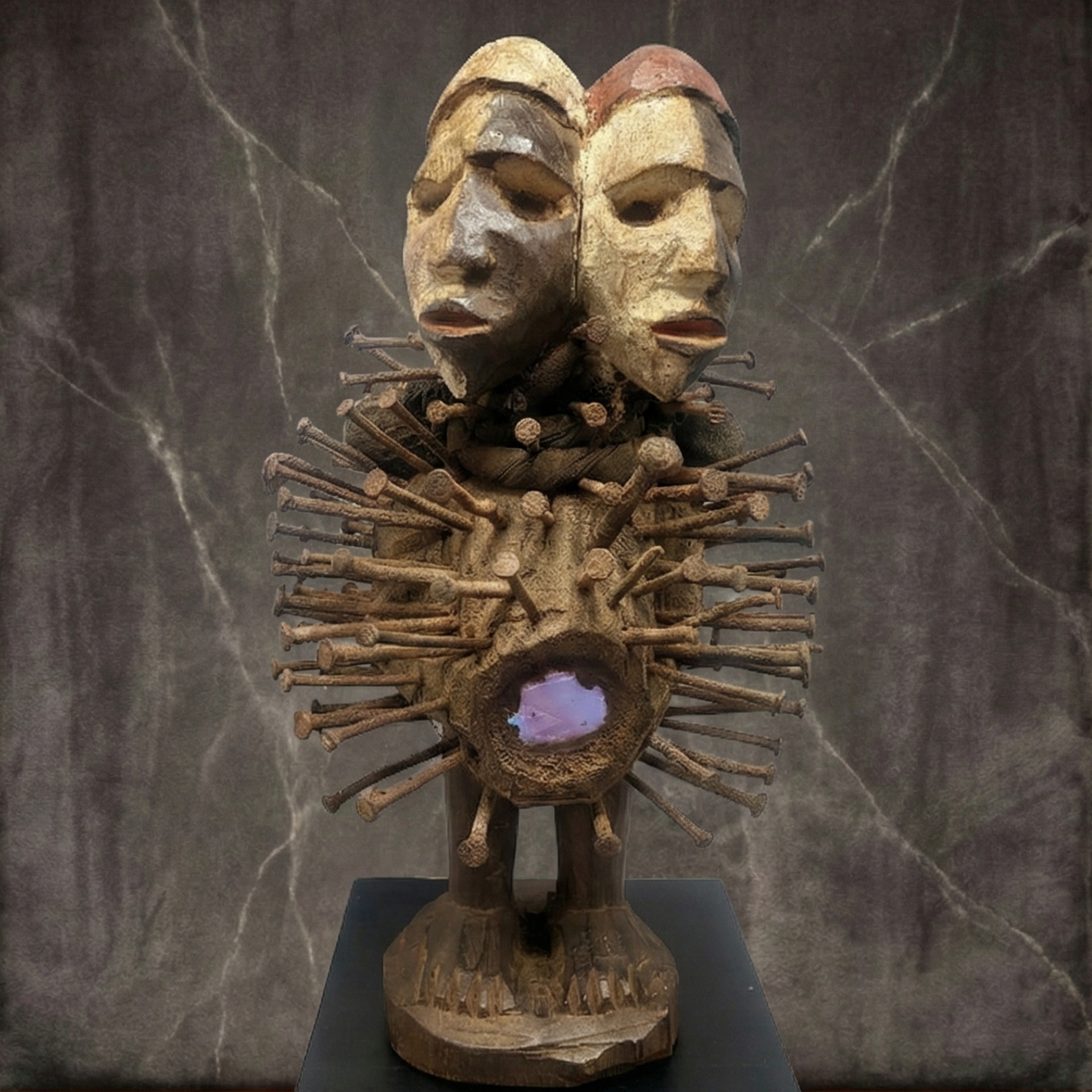 Nkisi Nkonde Fetisch Statue Kongo Januskopf Nägel Voodoo Schutzfigur Temple of Desire