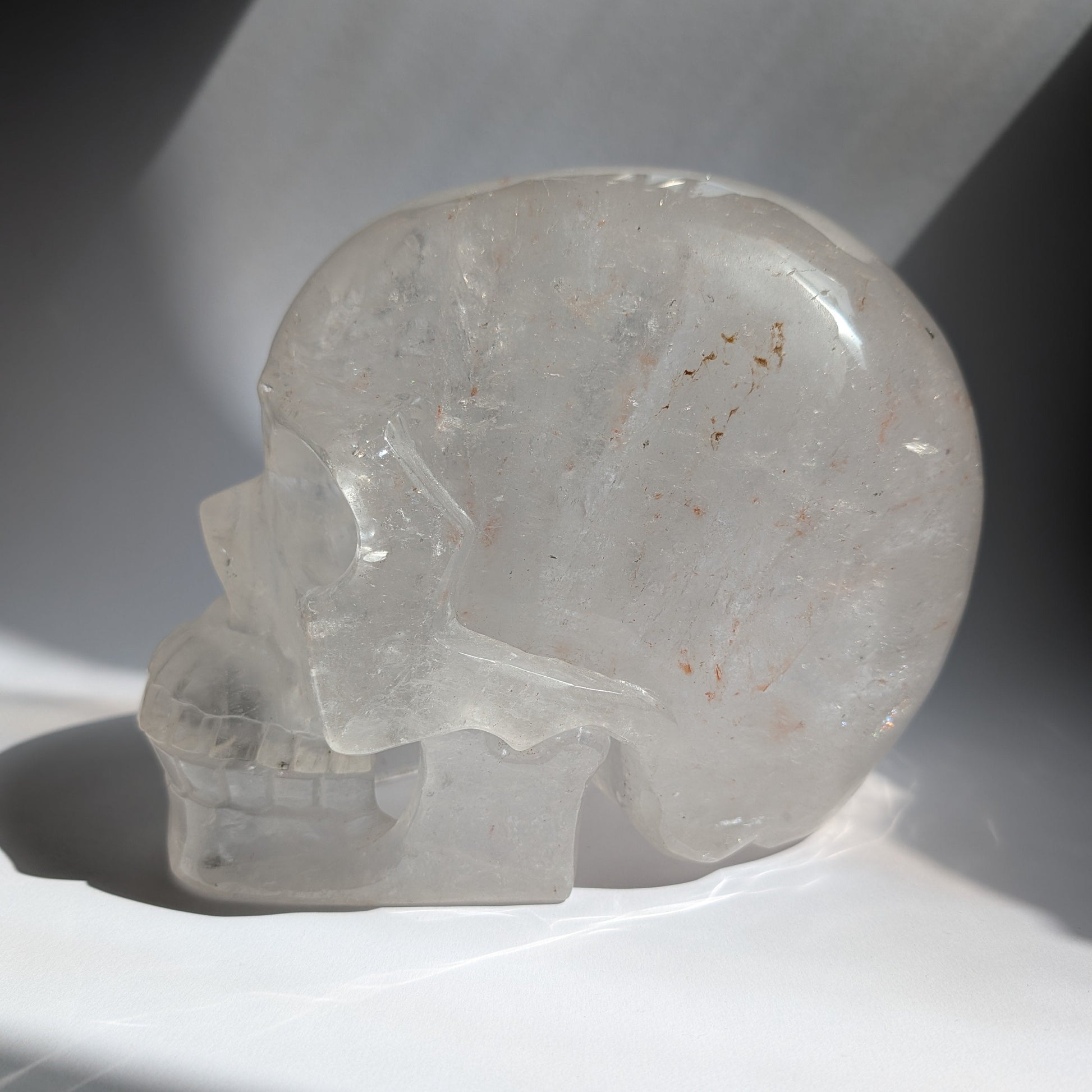Massiver, singender Kristallschädel aus Himalaya Bergkristall mit beweglichem Unterkiefer und magischem Siegel, 7,39kg für okkulte Praxis - Temple of Desire