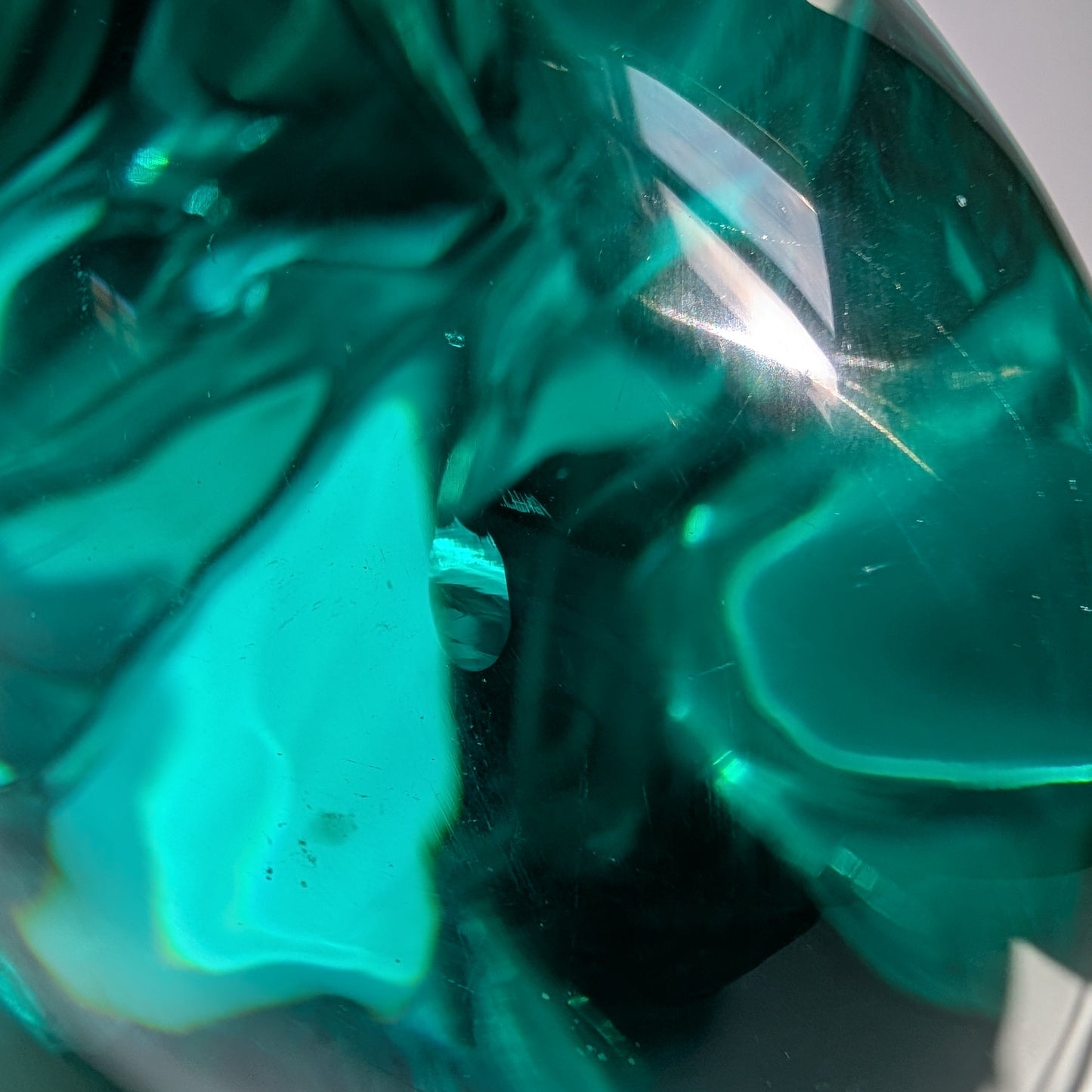 Monumentaler Kristallschädel aus blaugrünem Alchemie-Glas, 6,17kg für tiefgreifende Trance und ozeanische Energie - Temple of Desire