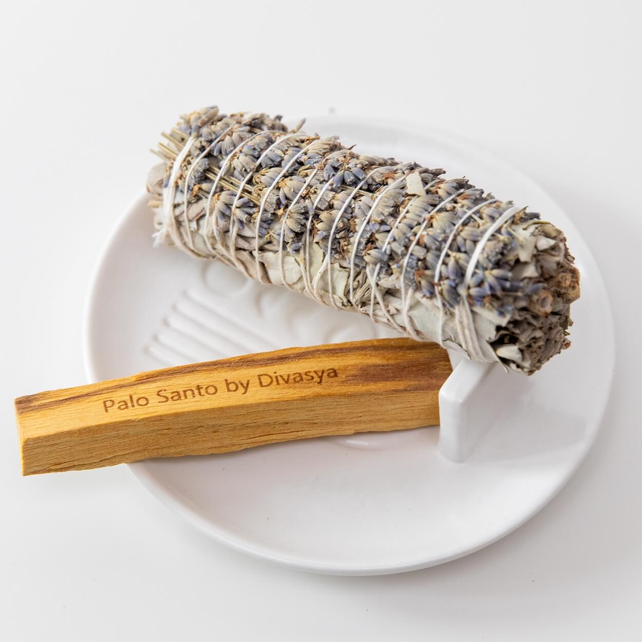 Palo-Santo-Stick und Streichhölzer aus dem Rauhnächte Set