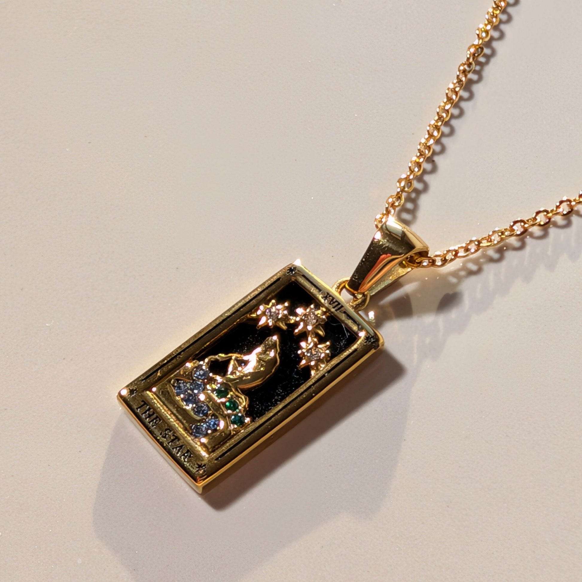 Rechteckiger Tarot Anhänger Die Sterne 18K Gold vergoldet mit Muschel und Zirkonia