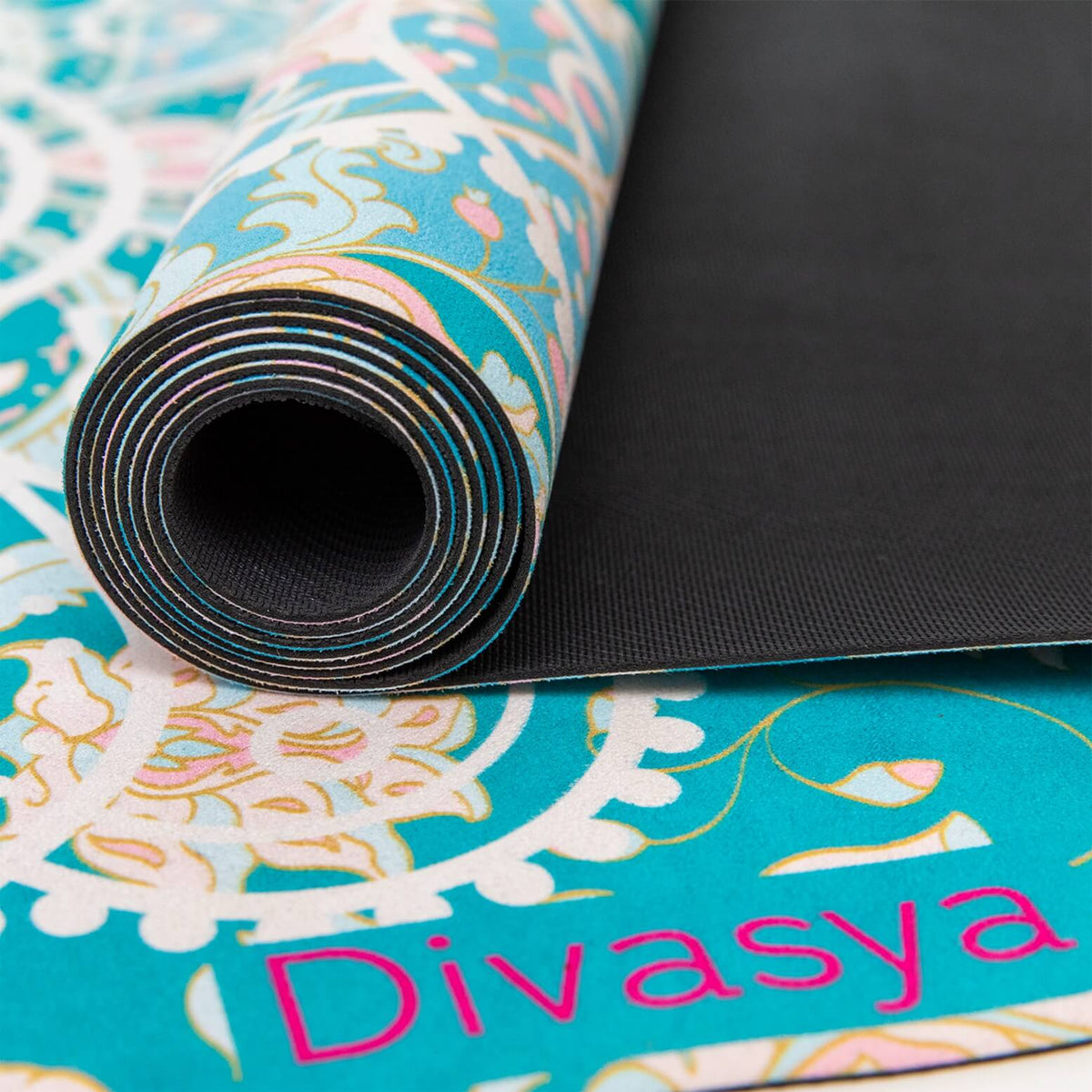 Reise-Yogamatte faltbar | 1,5 mm, Naturkautschuk & recycelte Mikrofaser, 3 Designs
