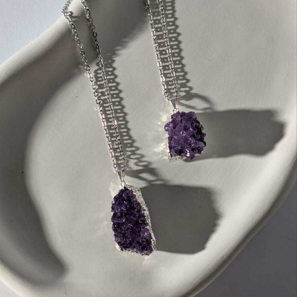 Rohe Amethyst Druzy (Unikat) als Kettenanhänger an 60cm Kette, energetisch aufgeladen