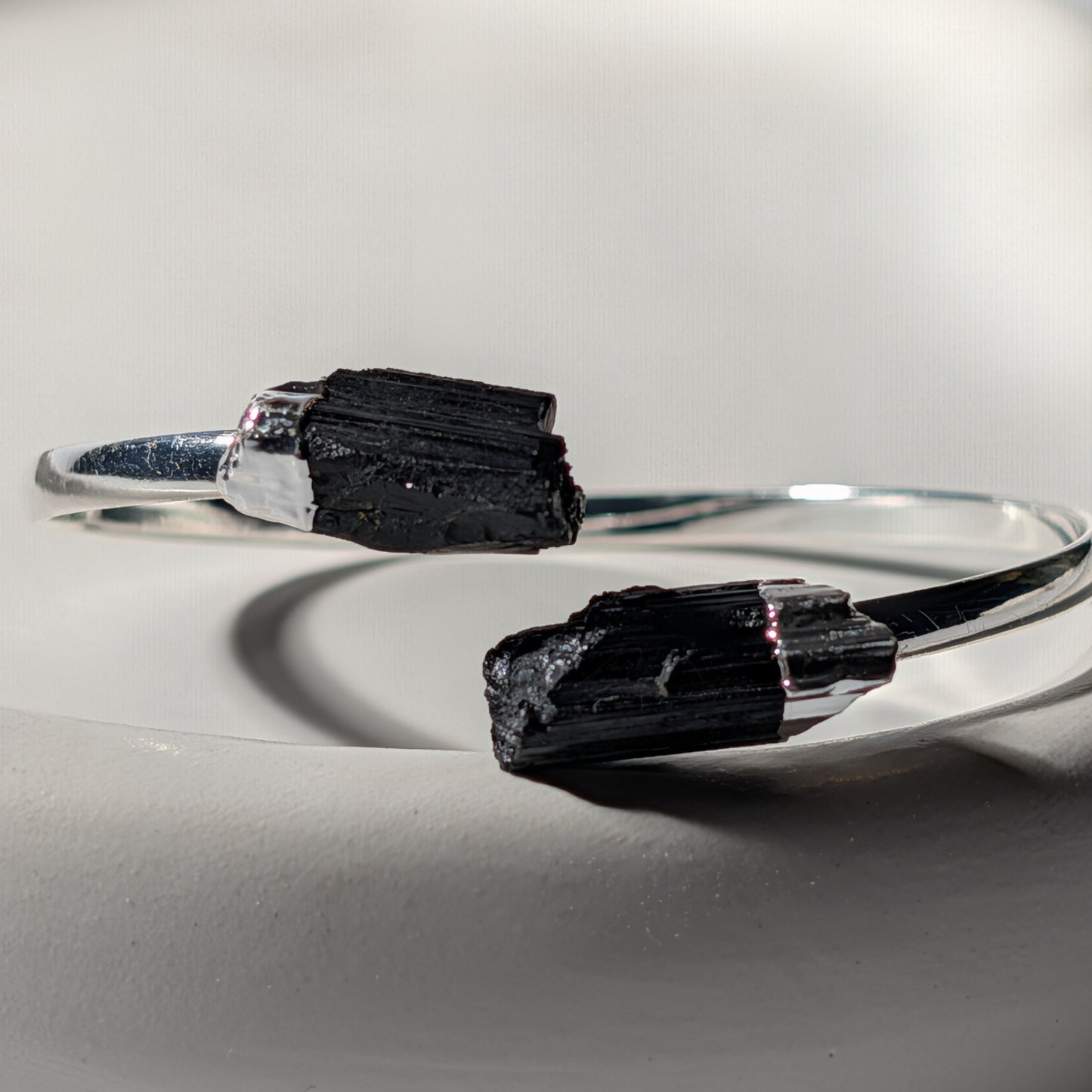 Schwarzer Turmalin Armreif | Silber | Schutz & Erdung