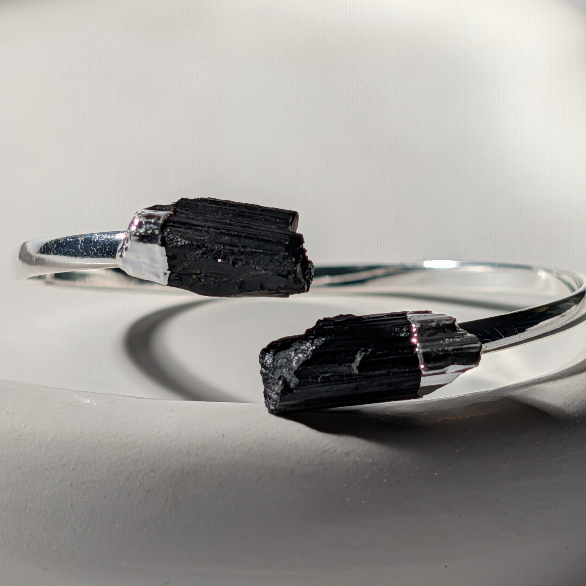 Schwarzer Turmalin Armreif | Silber | Schutz & Erdung