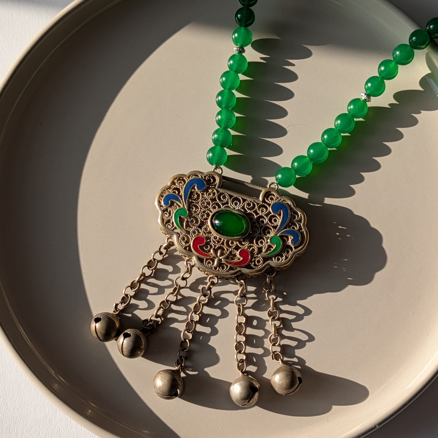 Smaragd Halskette Ruyi Schloss Anhänger Qing Dynastie Klangschloss Glöckchen Temple of Desire