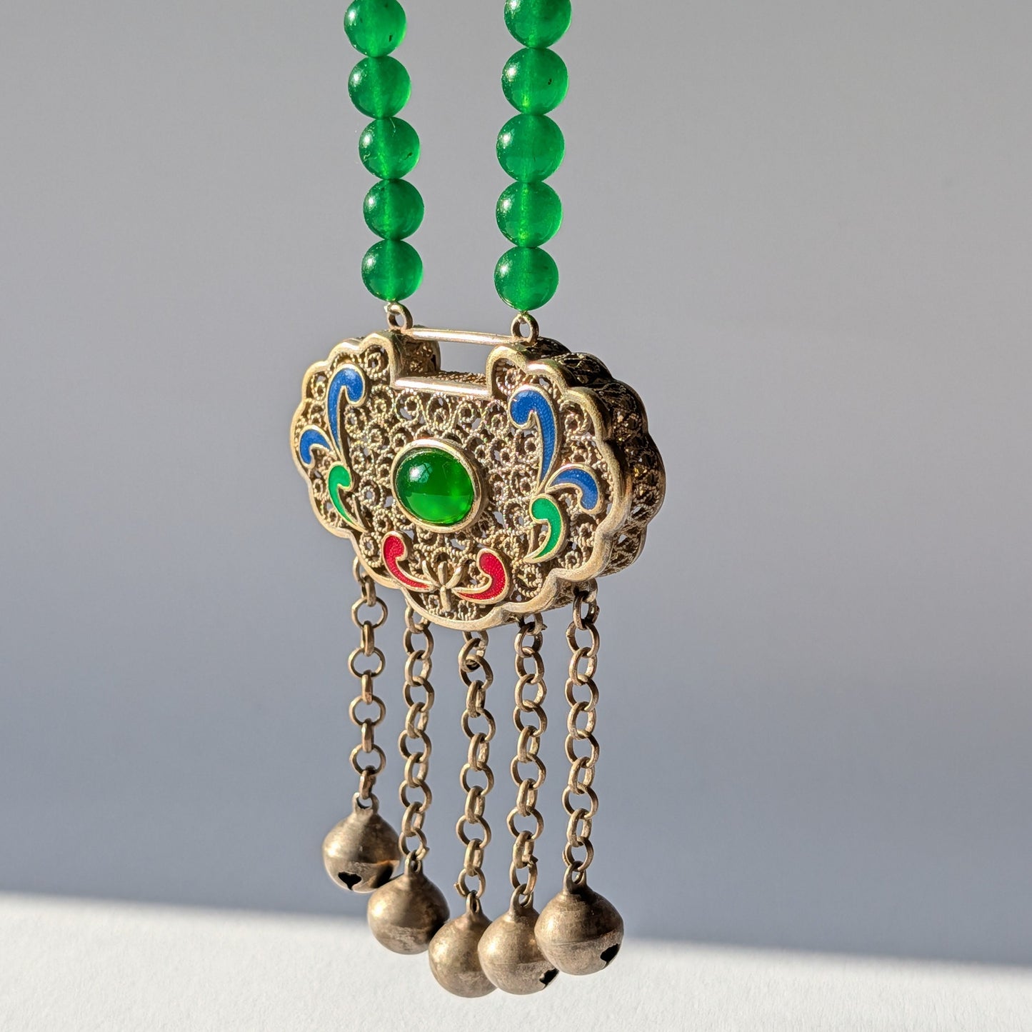 Smaragd Halskette Ruyi Schloss Anhänger Qing Dynastie Klangschloss Glöckchen Temple of Desire