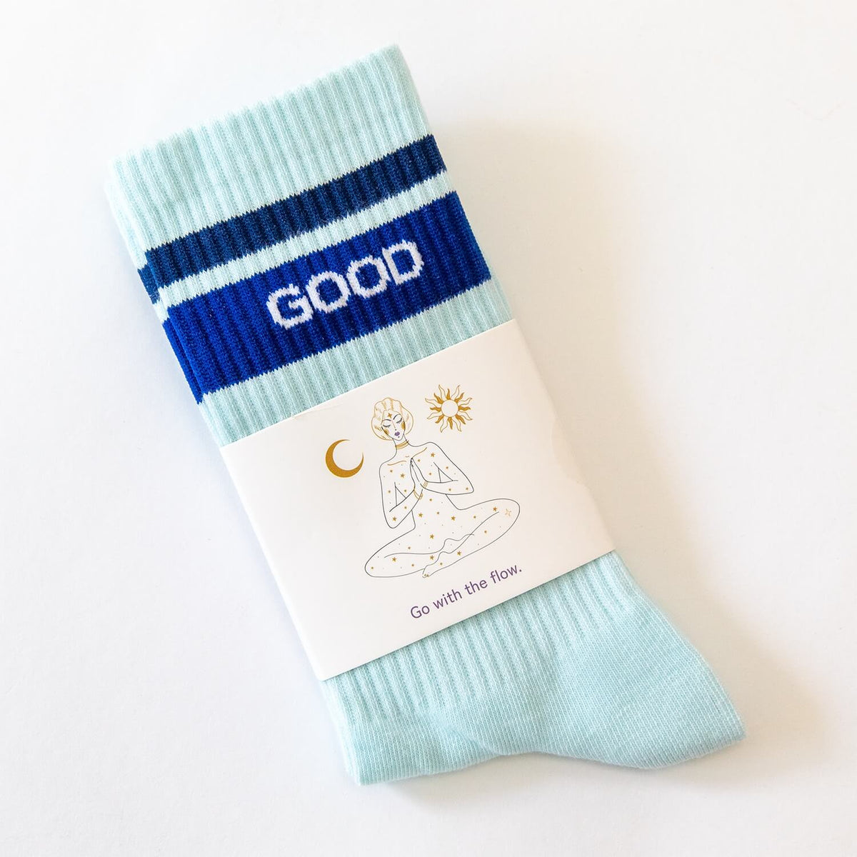 Good-Karma-Socken mit blauem Schriftzug in der Detailansicht