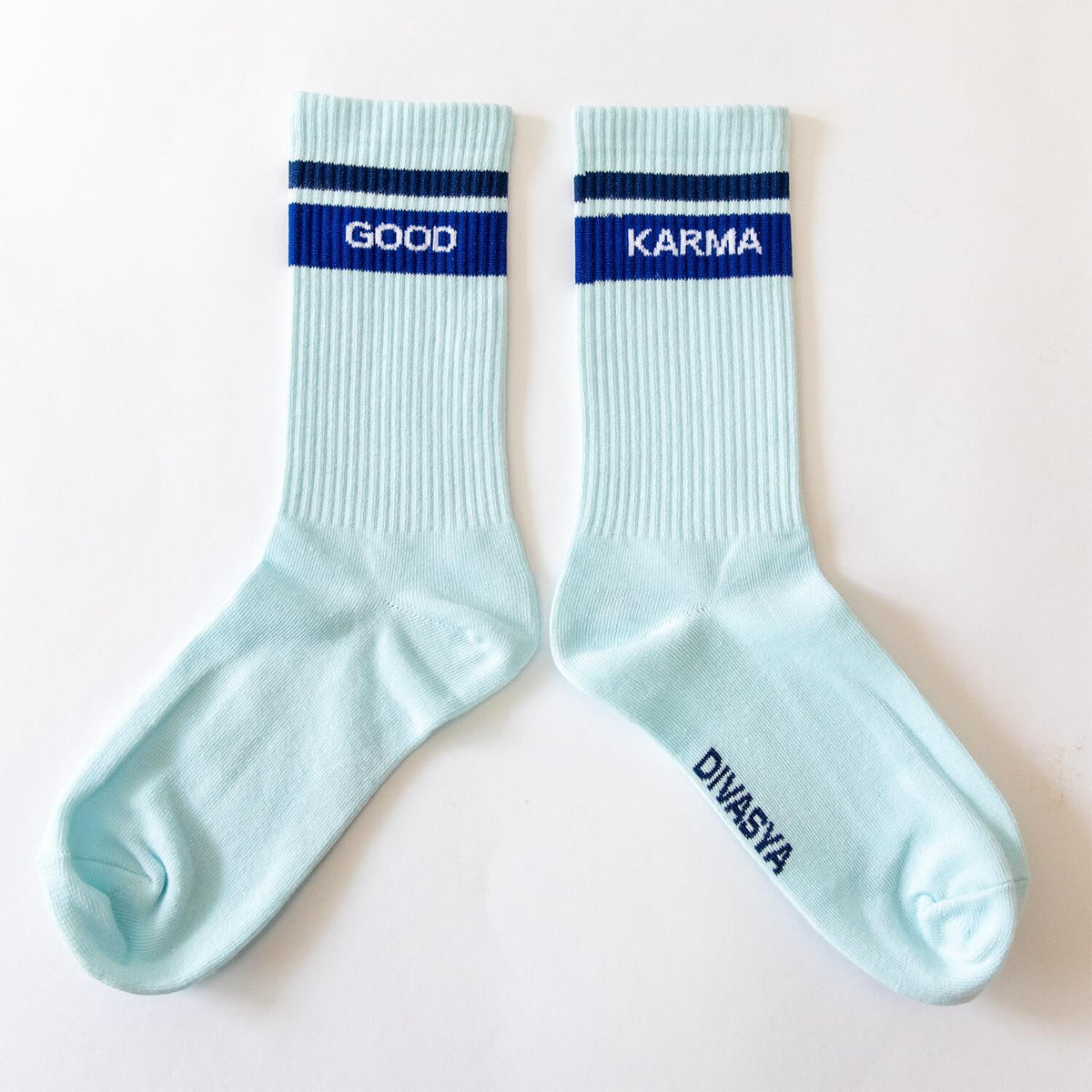 Paar Socken mit Yoga-Motiv „Good Karma“ aus Bio-Baumwolle