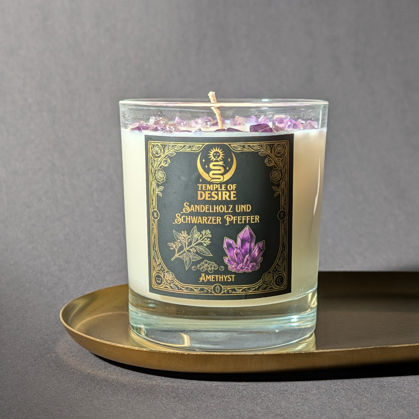 Temple of Desire Duftkerze im Glas mit echten Amethyst-Edelsteinen auf dem Wachs
