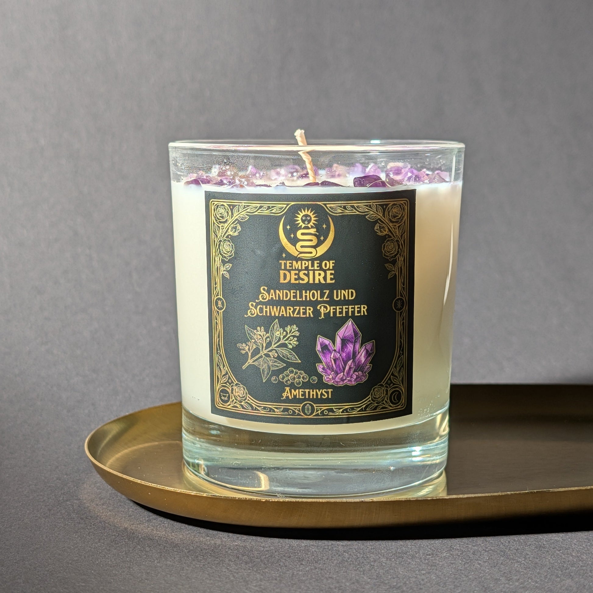 Temple of Desire Duftkerze im Glas mit echten Amethyst-Edelsteinen auf dem Wachs