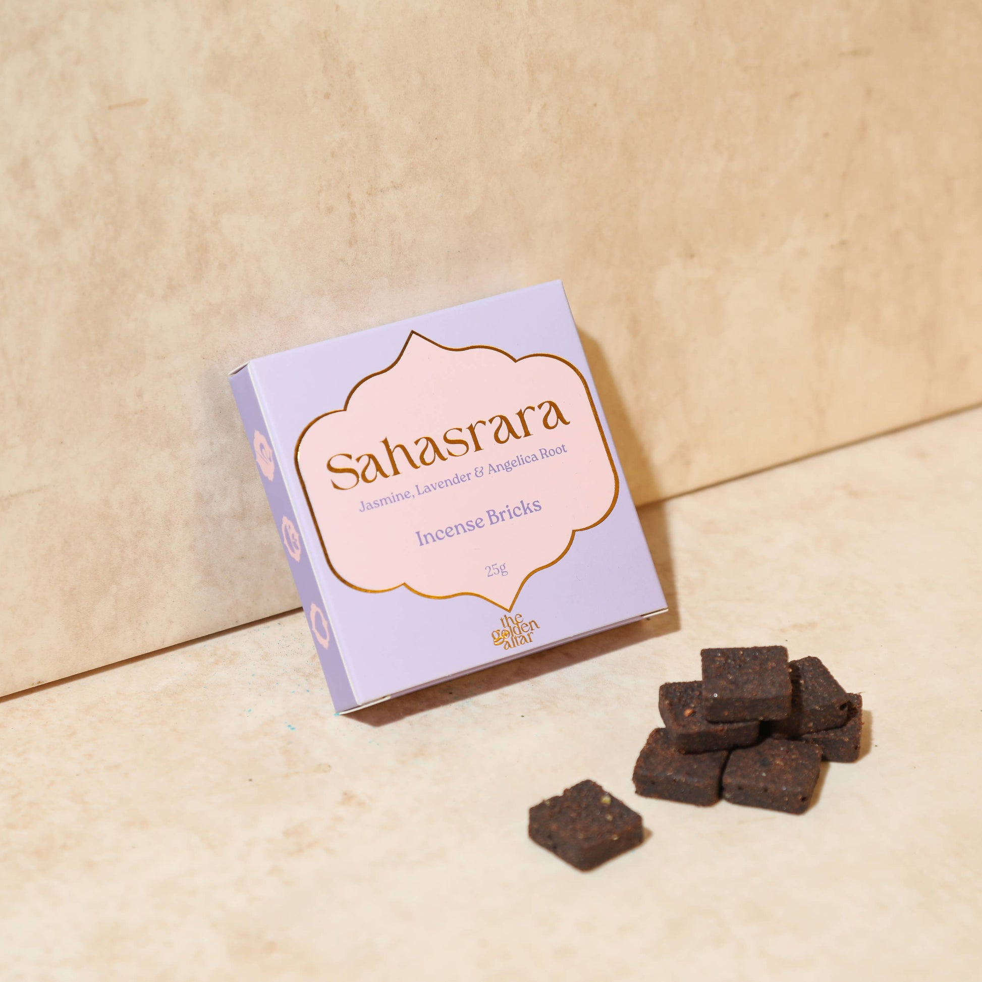 The Golden Altar Sahasrara Weihrauchziegel Verpackung Kronenchakra lila rauchlos 9 Stück