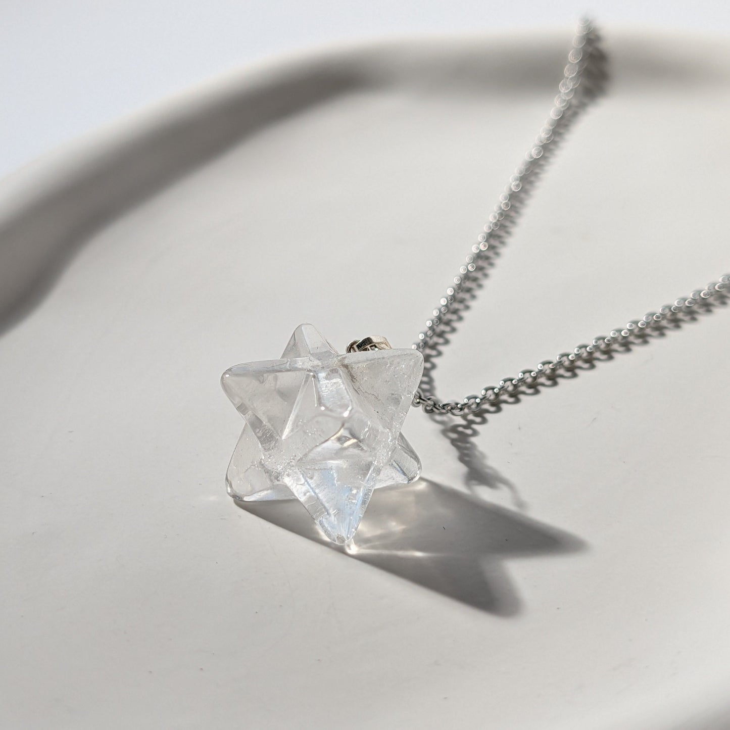 Transparenter Bergkristall Merkaba Anhänger (Stern-Tetraeder) an 60cm Kette, energetisch aufgeladen