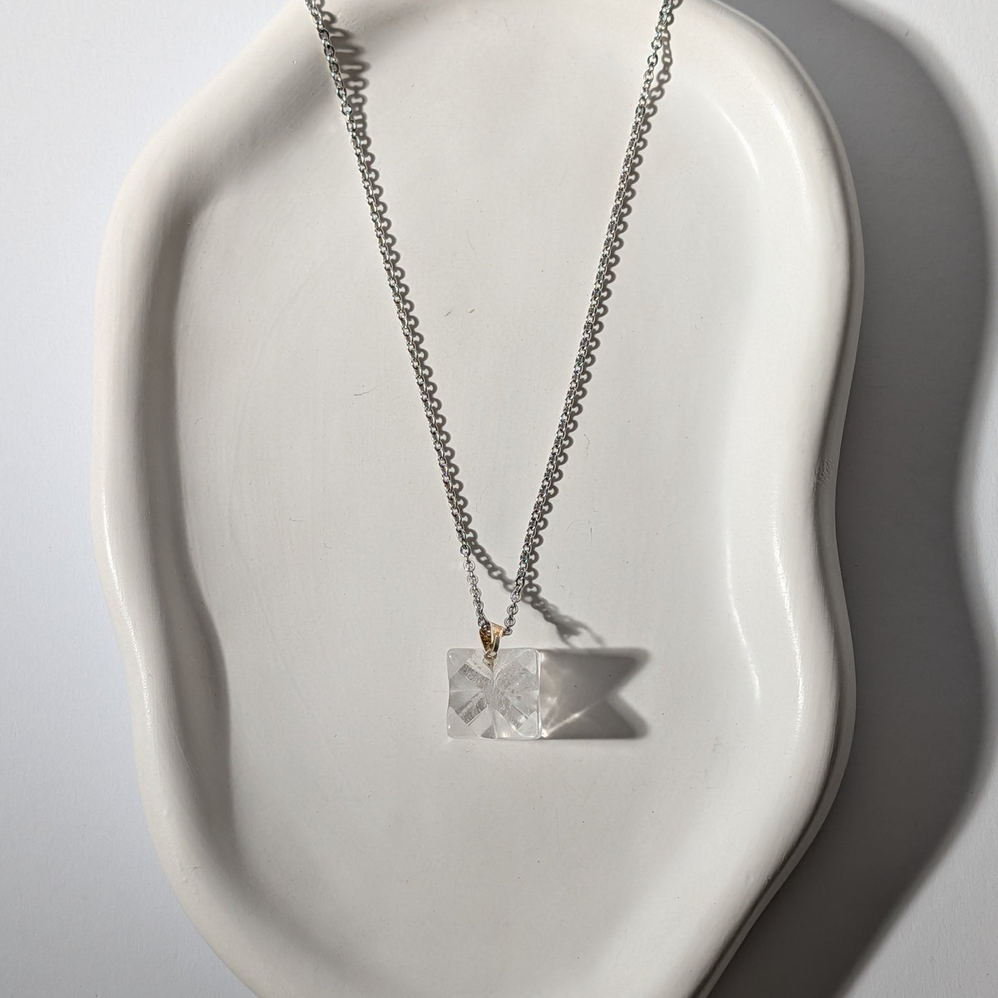 Transparenter Bergkristall Merkaba Anhänger (Stern-Tetraeder) an 60cm Kette, energetisch aufgeladen