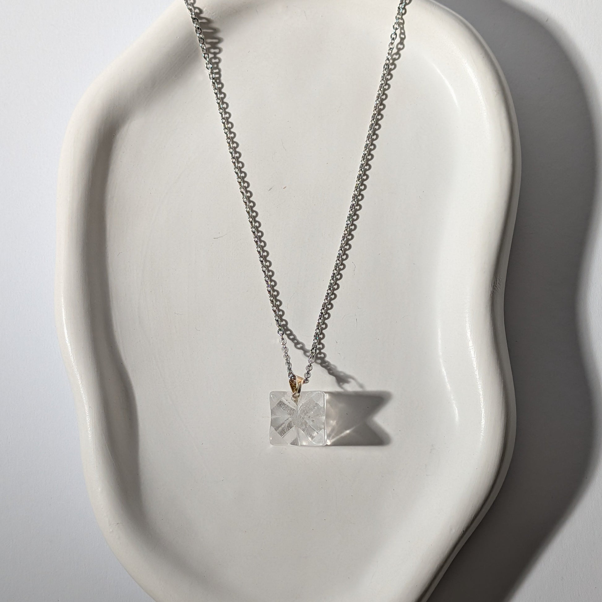 Transparenter Bergkristall Merkaba Anhänger (Stern-Tetraeder) an 60cm Kette, energetisch aufgeladen