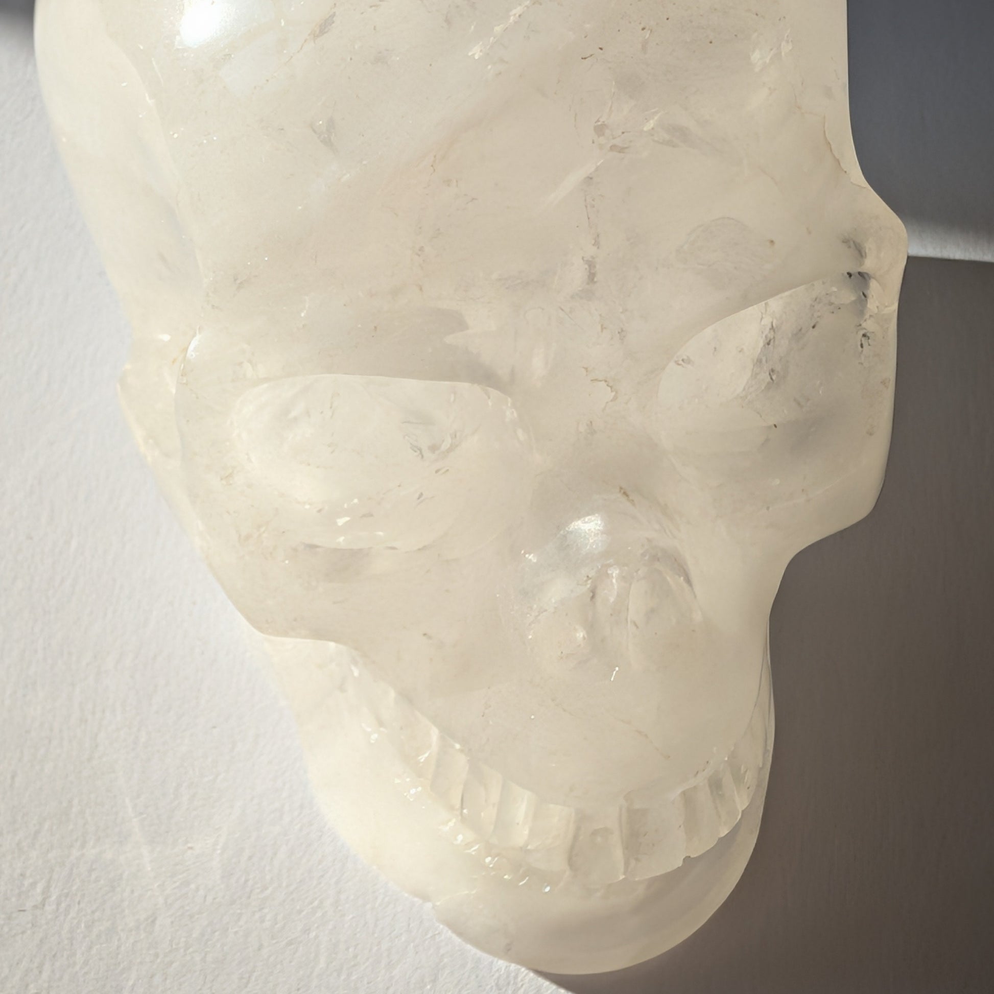 Transparenter großer Kristallschädel Flynn Bergkristall 645g