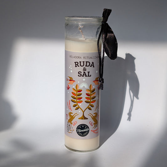 Trinidad Premium Sojasalzkerze Ruda im Glasgefäß.