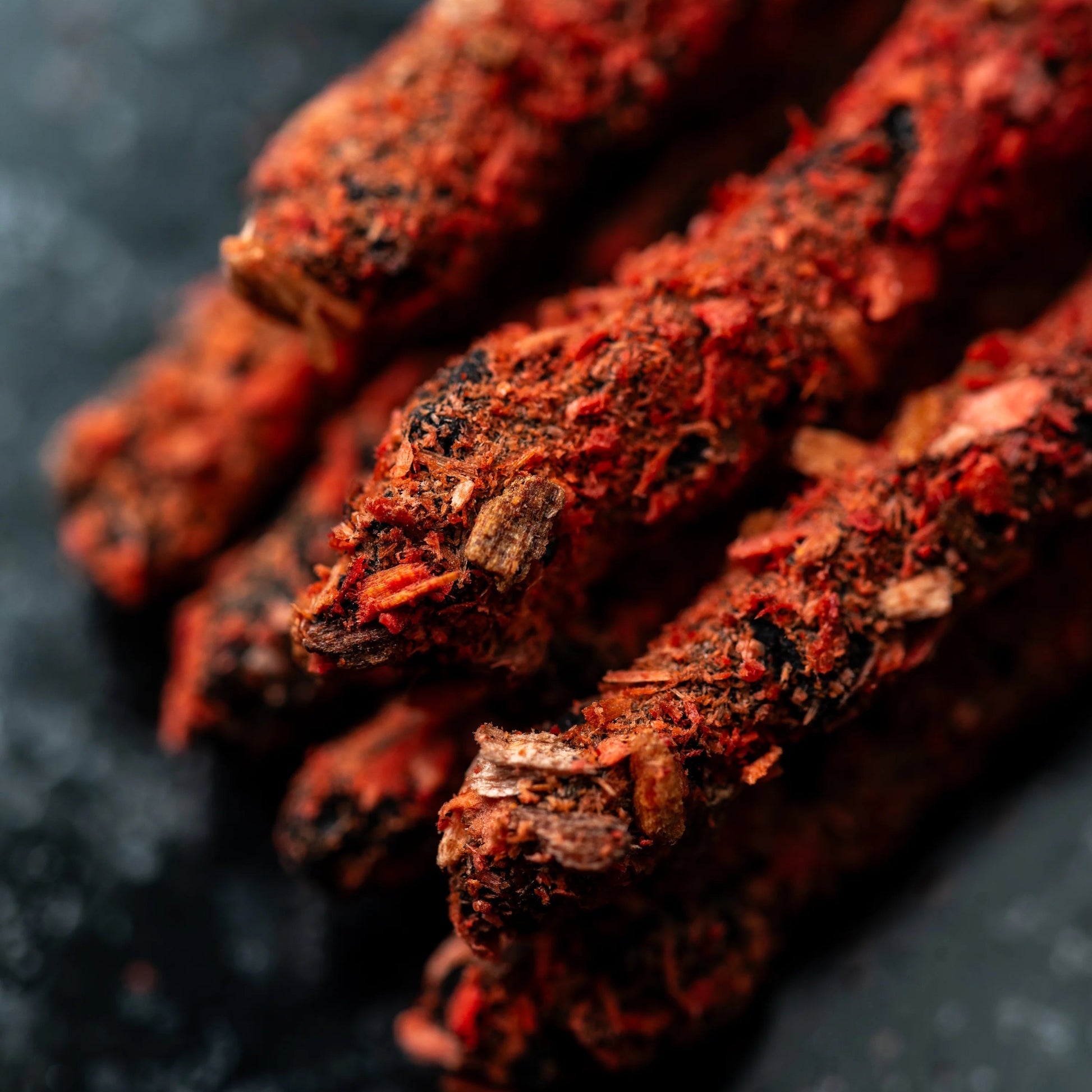 Verpackung der Sagrada Madre Cosmos Räucherstäbchen Mars vor einer roten, kosmischen Marslandschaft.

