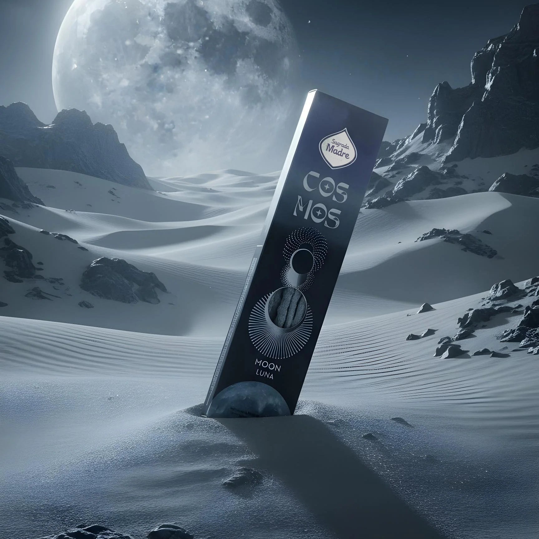 Verpackung der Sagrada Madre Cosmos Räucherstäbchen Mond vor einer leuchtenden Mondlandschaft.