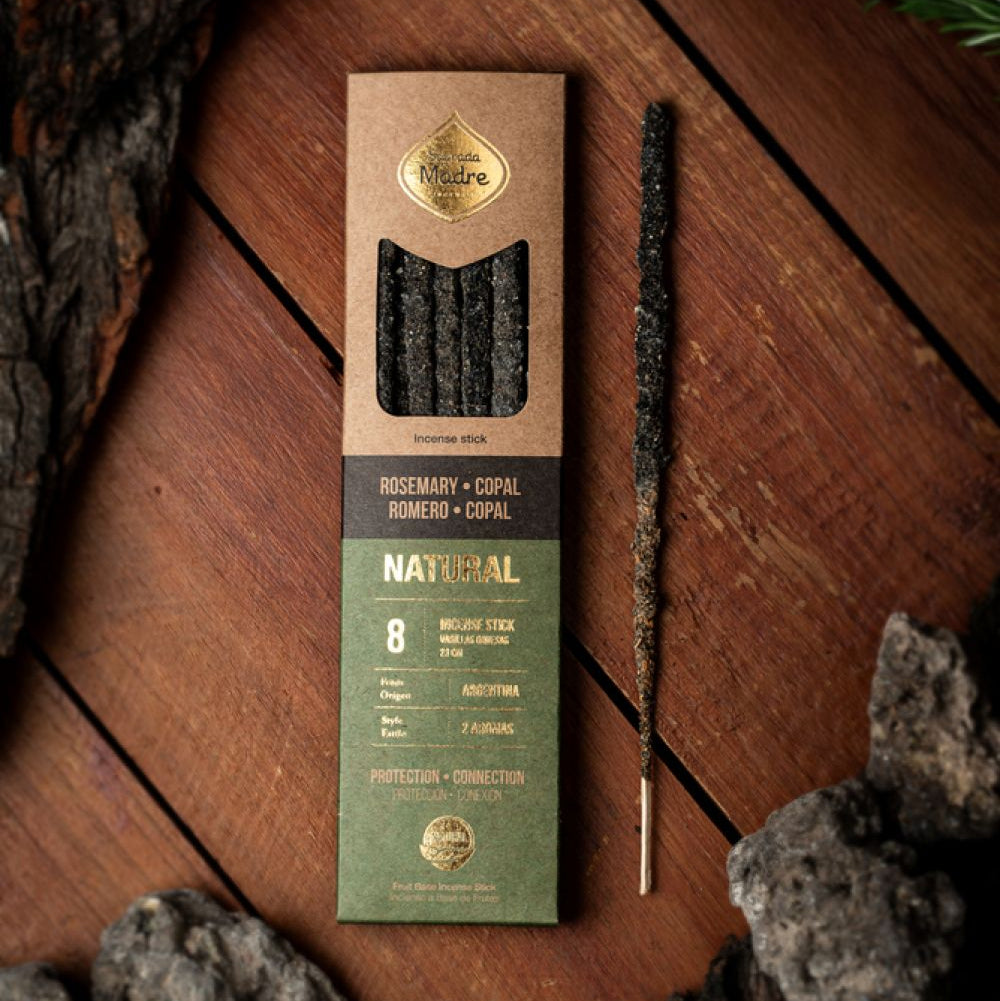 Verpackung der Sagrada Madre Natural Räucherstäbchen mit Weihrauch (Olibanum) und Rosmarin.