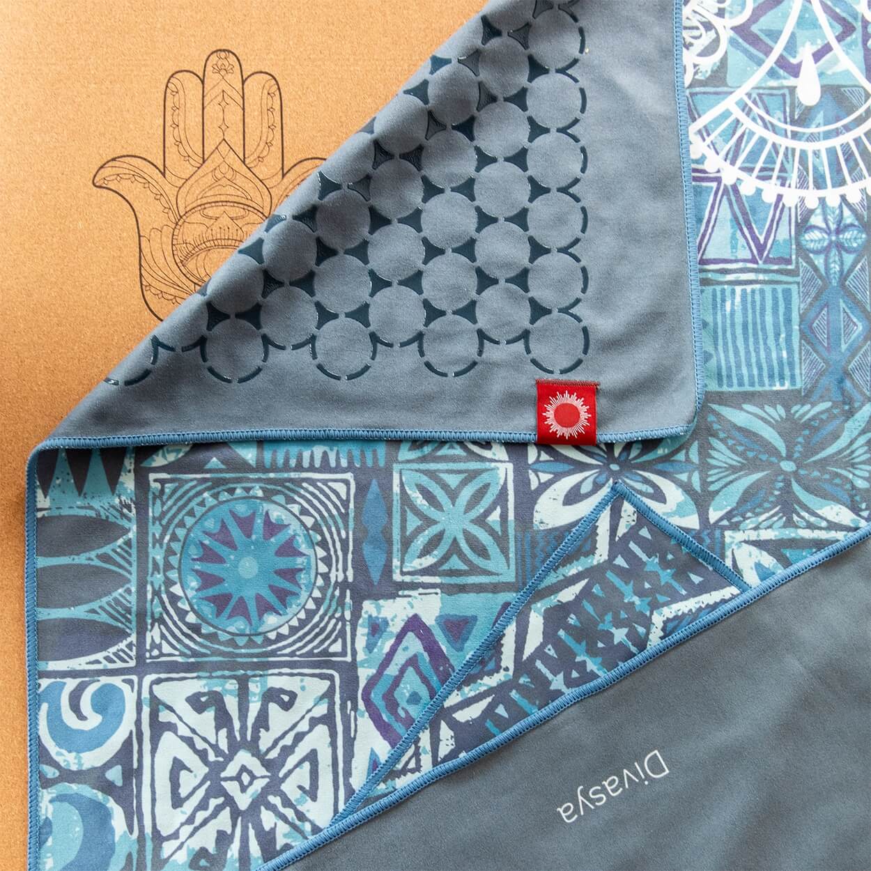 Yoga Handtuch rutschfest | Mikrofaser-Auflage mit Silikon-Waben & Gesichtstuch