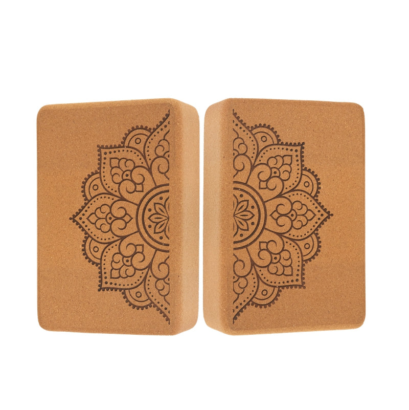 Yoga Block mit Lotus-Gravur auf der Korkoberfläche