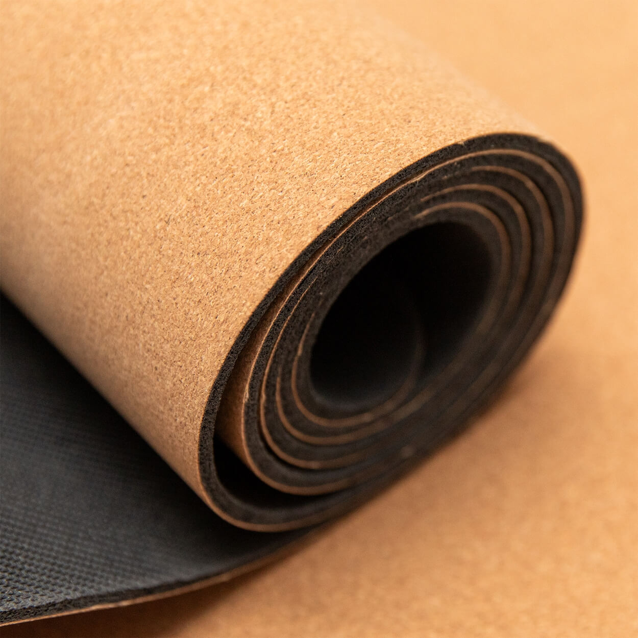 Kork-Yogamatte mit farbloser Lasergravur ohne Klebstoffe