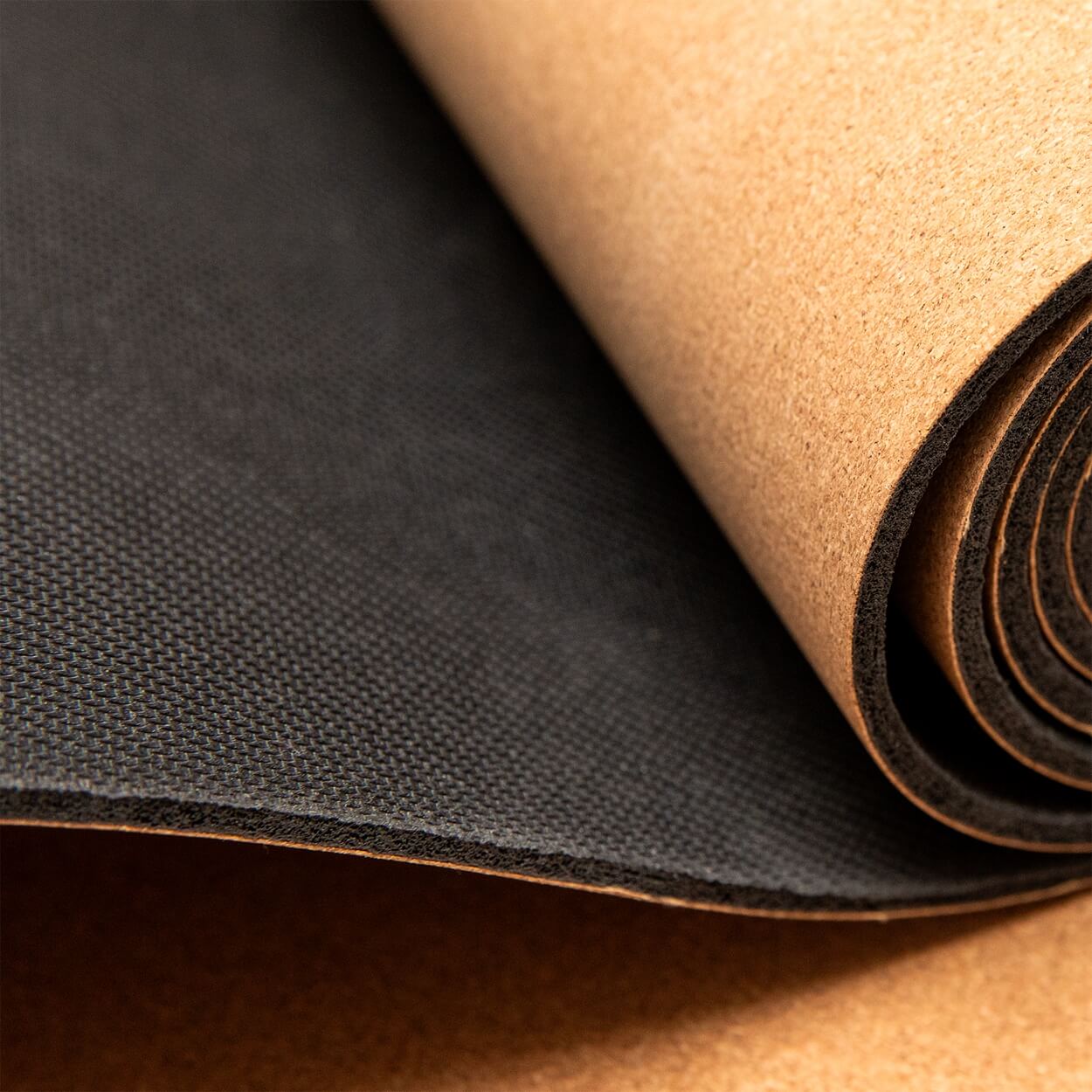 Lasergraviertes Design auf der Kork-Yogamatte im Detail