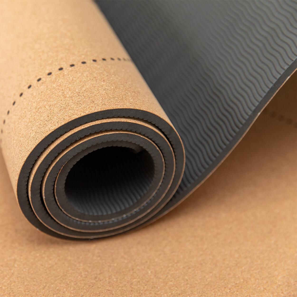 Kork-Yogamatte Lotus Alignment in heller Umgebung