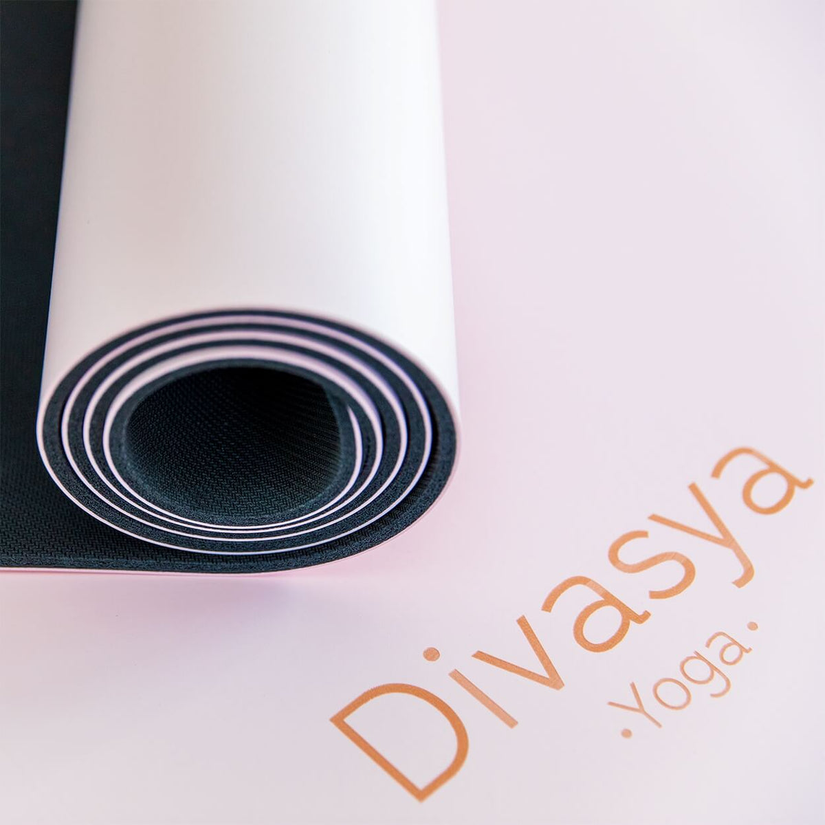 Japanische Eco-PU-Oberfläche der Yogamatte in der Detailansicht