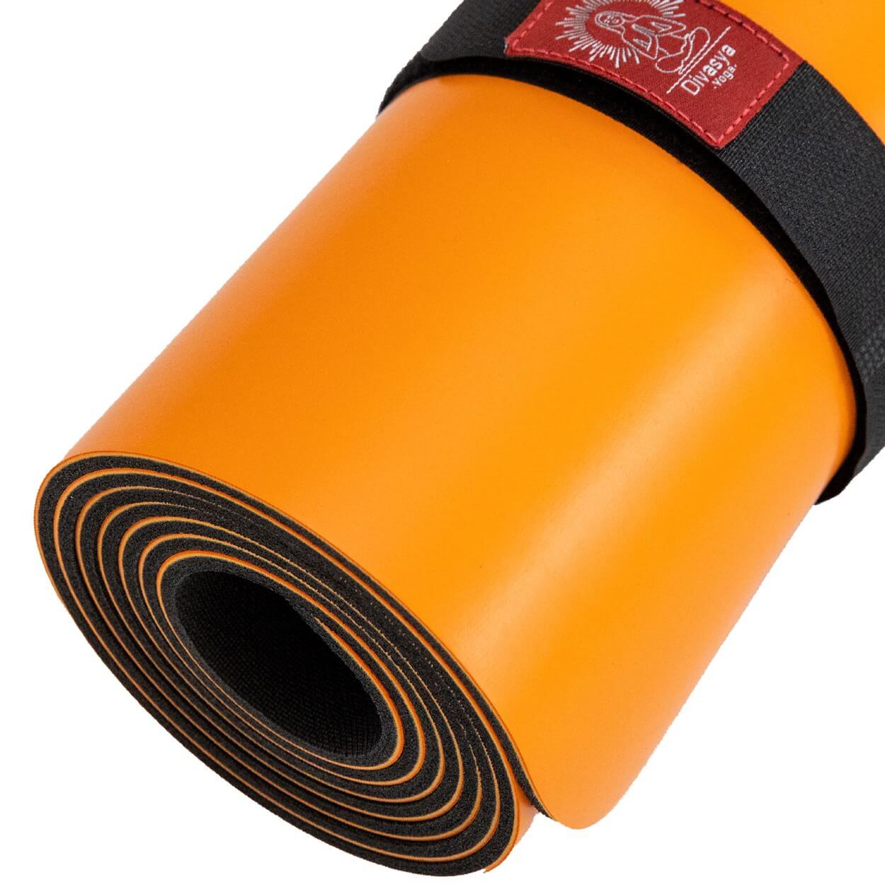 Rutschfeste Yogamatte mit Mandala-Muster und Tragegurt seitlich