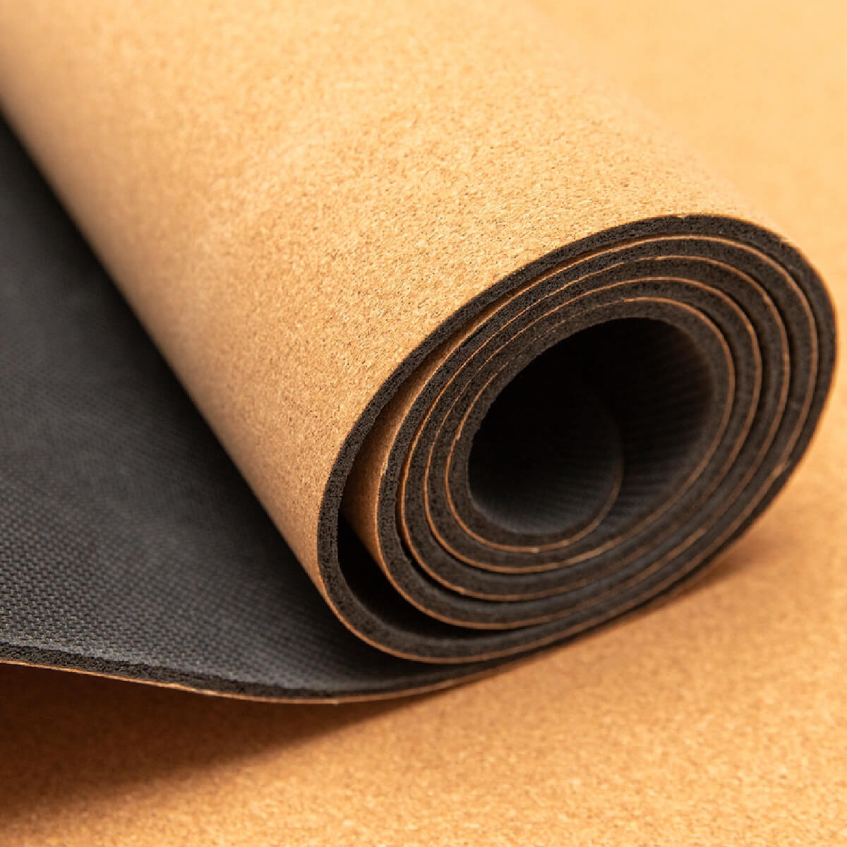 Kork-Yogamatte des Sets in der Yoga-Praxis