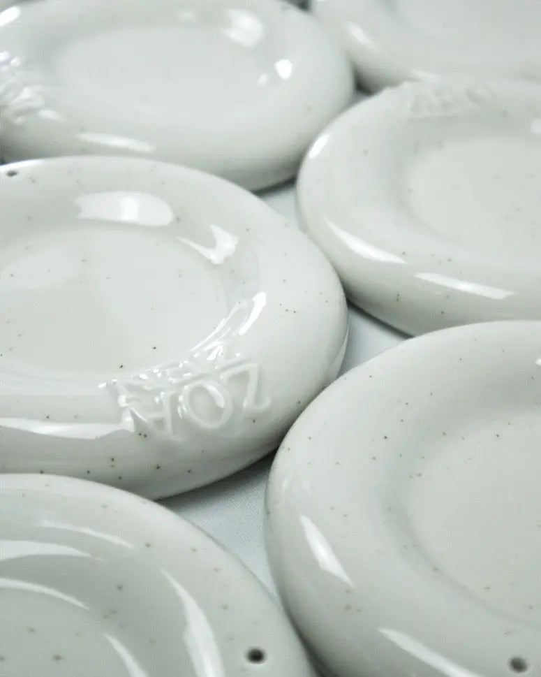 Zen Holder Räucherschale im Wohnraum dekoriert