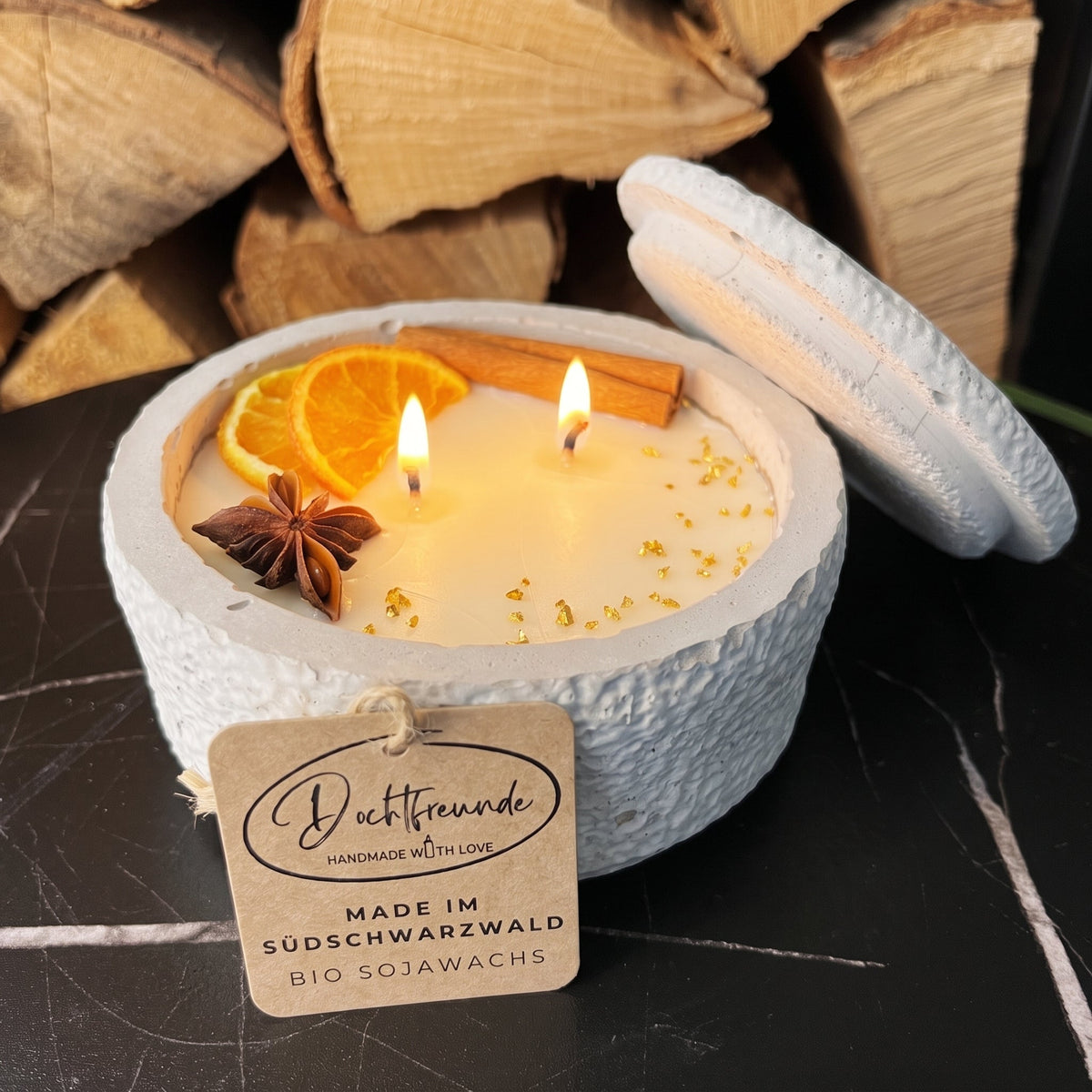 Betonduftkerze „Schwarzwald“ mit Deckel | Vanilla Toffee, 7 Dekore in Grau oder Schwarz