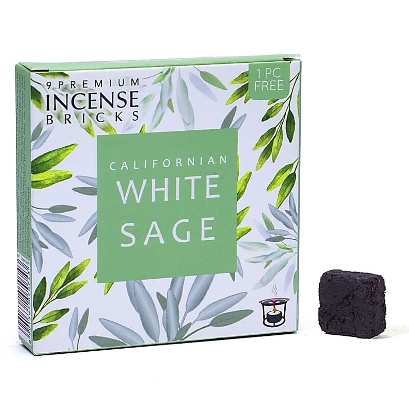 Aromafume Weihrauchblöcke auf der Kupferplatte des Diffusers