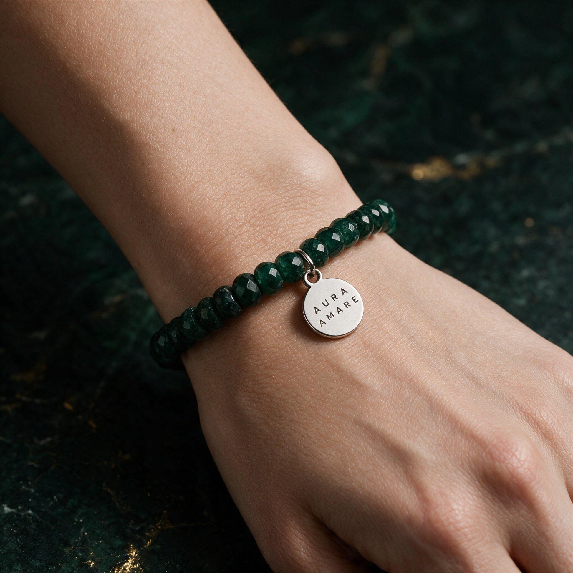 Aventurin Armband in Silber am Handgelenk in einer eleganten Anwendungsszene