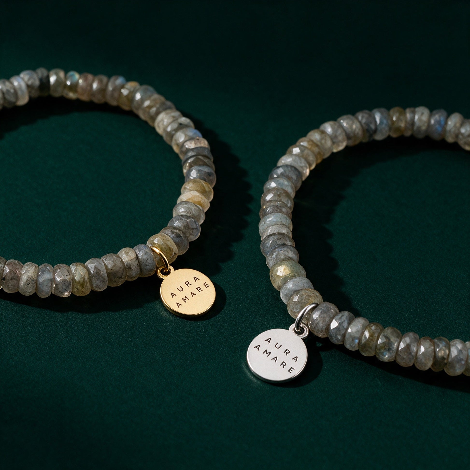 Detailansicht des Labradorit Armband mit originalgetreuen Edelsteinperlen und Schmuckelementen