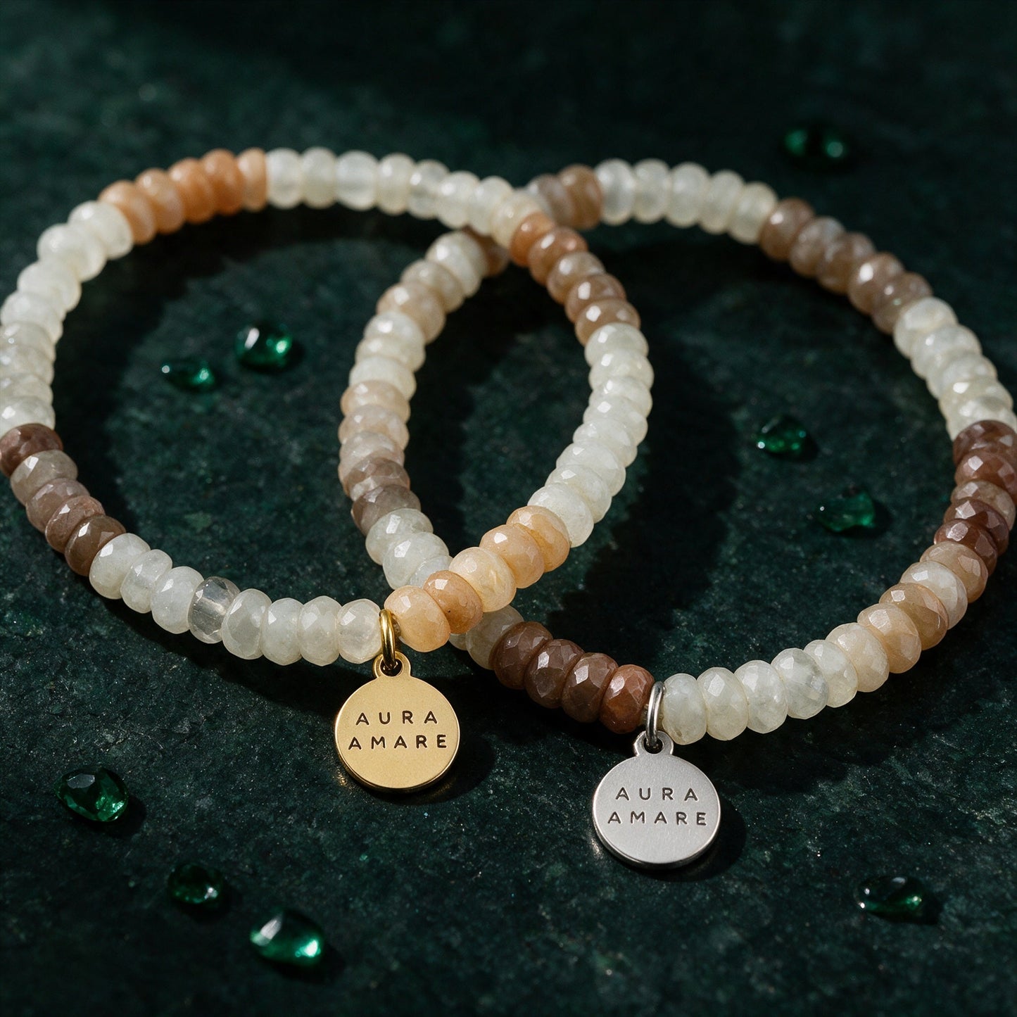 Detailansicht des Mondstein Armband mit originalgetreuen Edelsteinperlen und Schmuckelementen