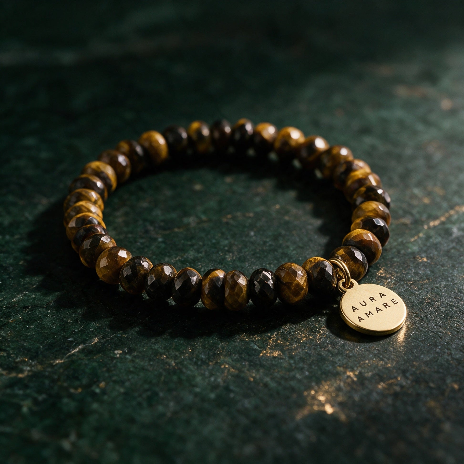 Detailansicht des Tigerauge Armband mit originalgetreuen Edelsteinperlen und Schmuckelementen