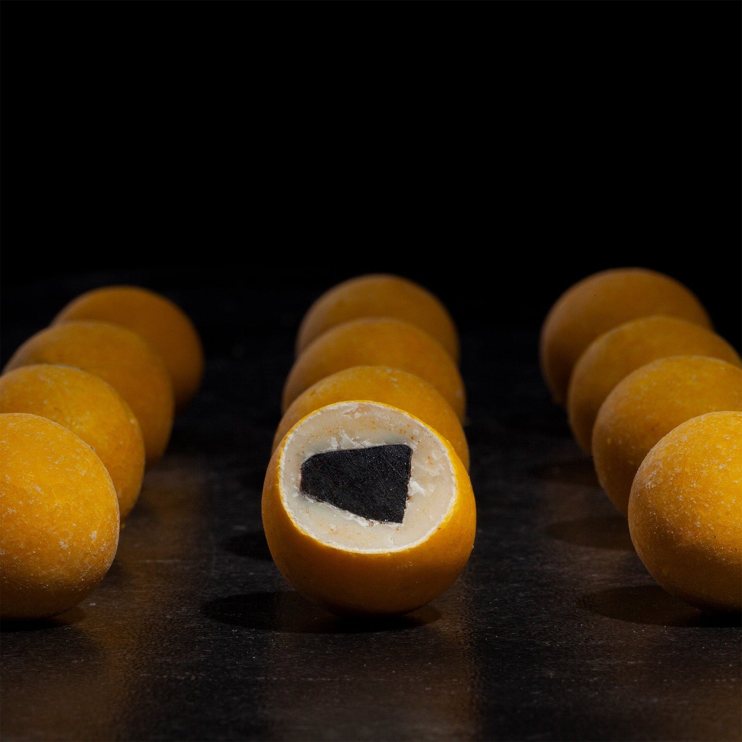 LAKRIDS Passion Fruit Kugeln angerichtet