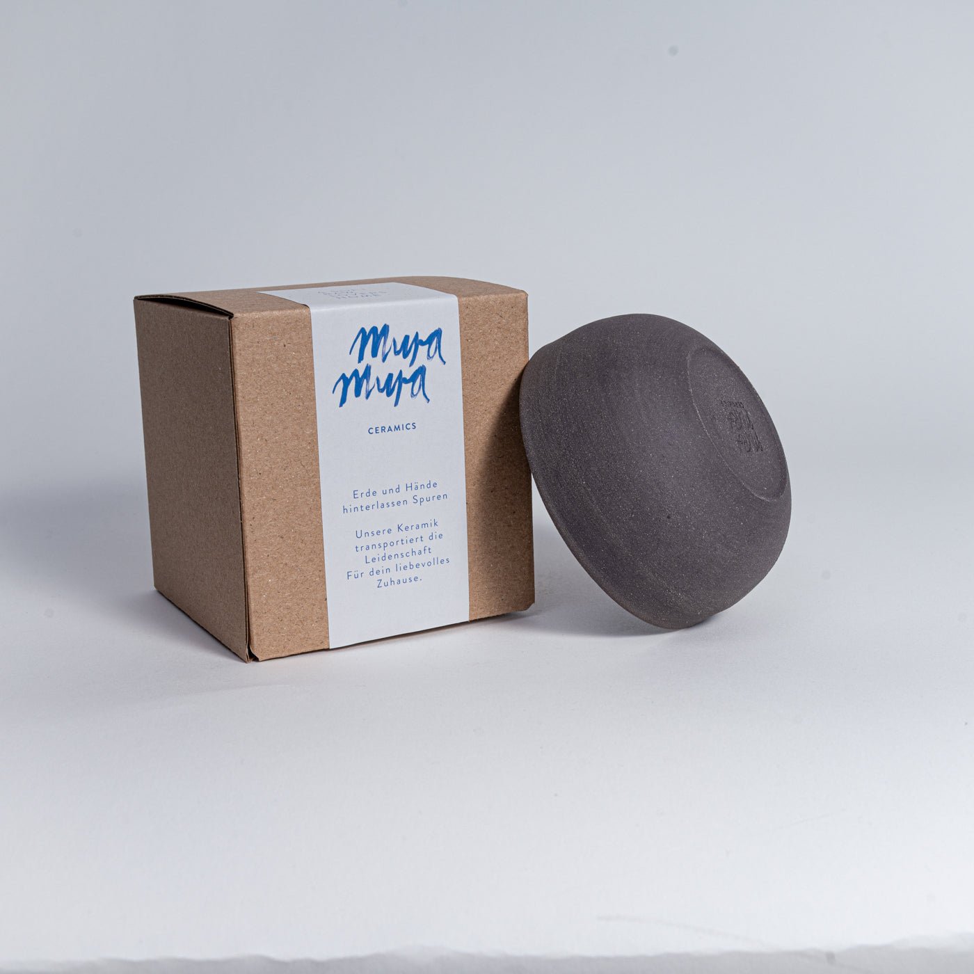 KUMO Cappuccino Tasse grau-schwarz – glänzende Innenfläche im Kontrast zum matten Ton