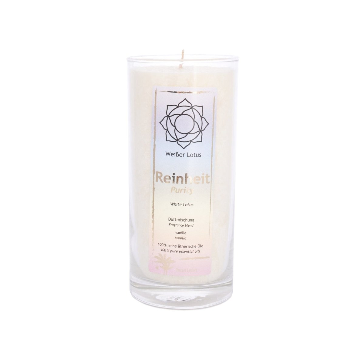 Chakra Duftkerze als Wohnaccessoire auf einem Regal